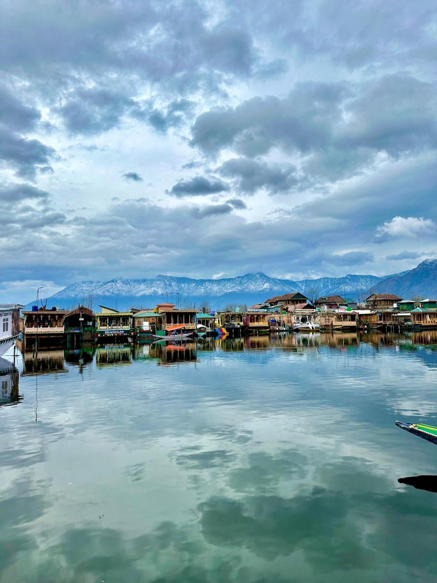 Houseboat Newworld And Transportation Hotel ศรีนาการ์ ภายนอก รูปภาพ